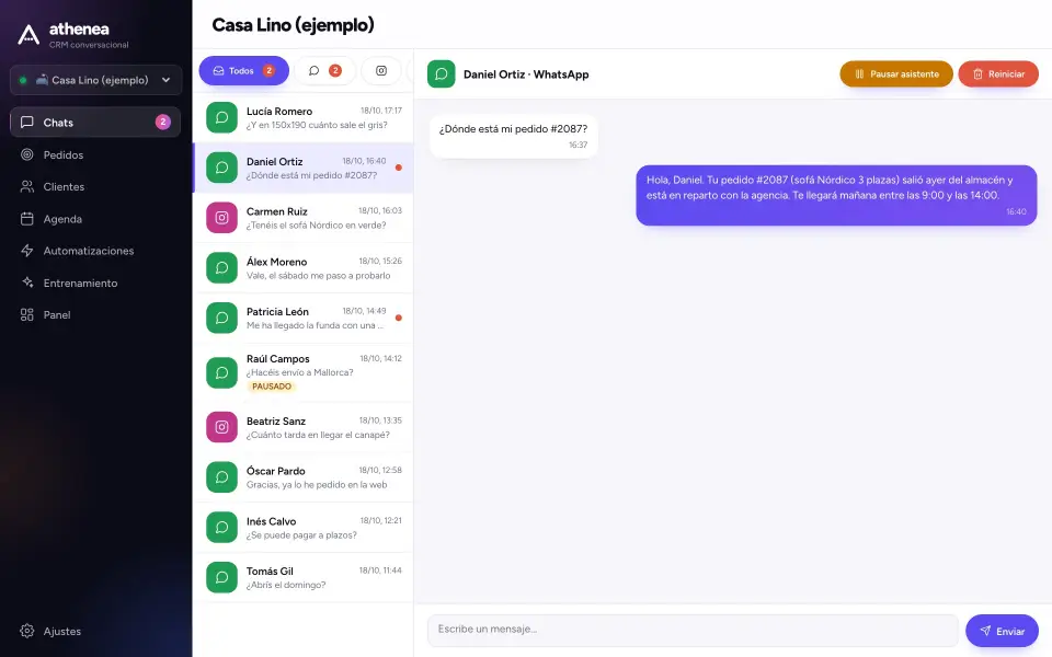 Un cliente pregunta por su pedido y el asistente le dice dónde está; después, la lista de pedidos
